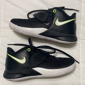 Nike Kids Basketball Shoes (Boys Size 13)